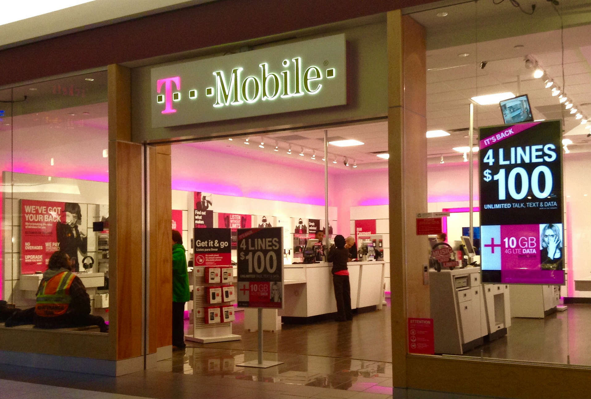Brecha de seguridad compromete datos de 2 millones de clientes de T-Mobile