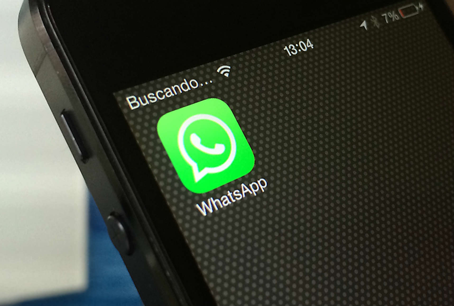 Regulador alemán prohíbe a Facebook recolectar datos de usuarios de WhatsApp