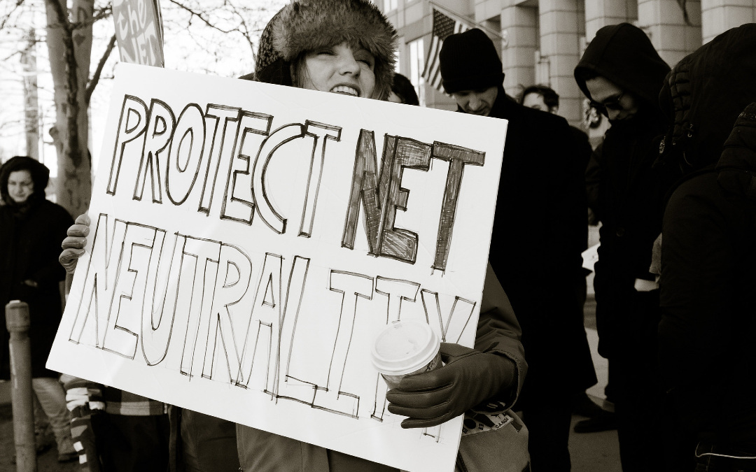El presidente Biden ordena restaurar las reglas de la neutralidad de la red en EE.UU.