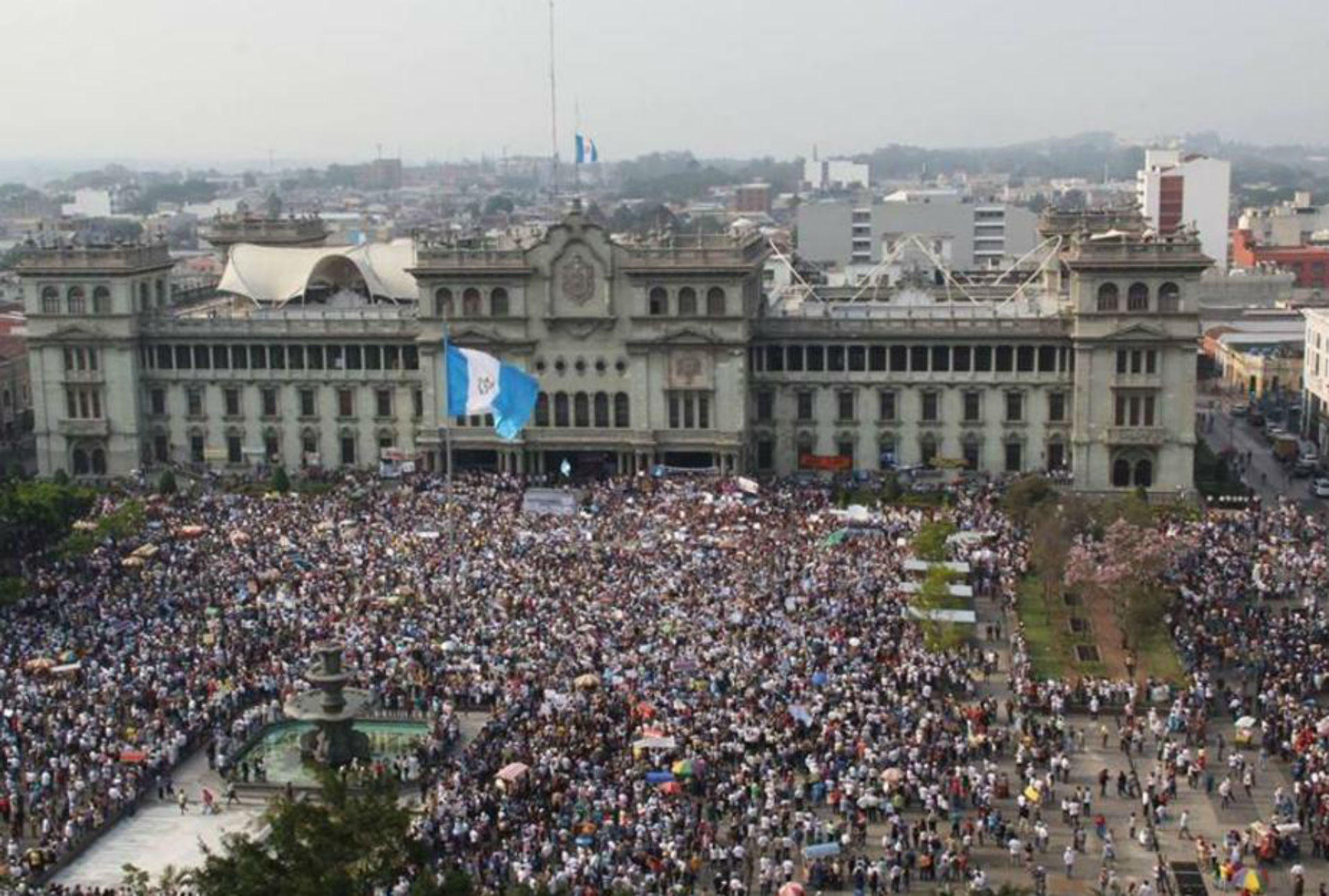 Denuncian campaña de espionaje del gobierno de Guatemala contra opositores políticos