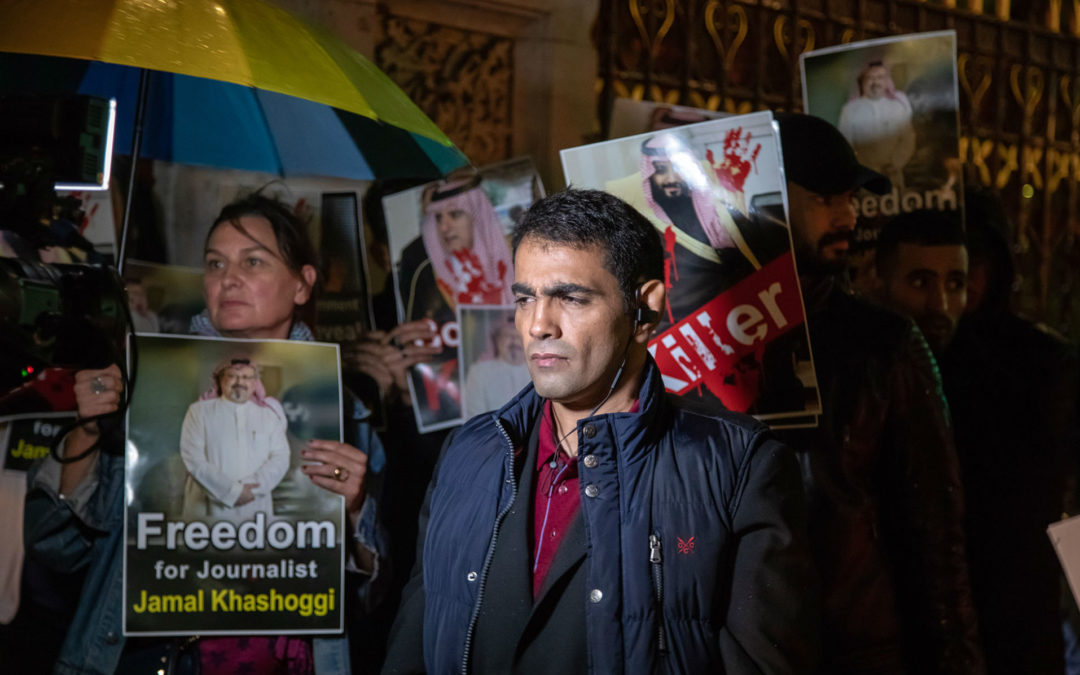Disidente saudí demanda al gobierno árabe por utilizar Pegasus para espiarlo