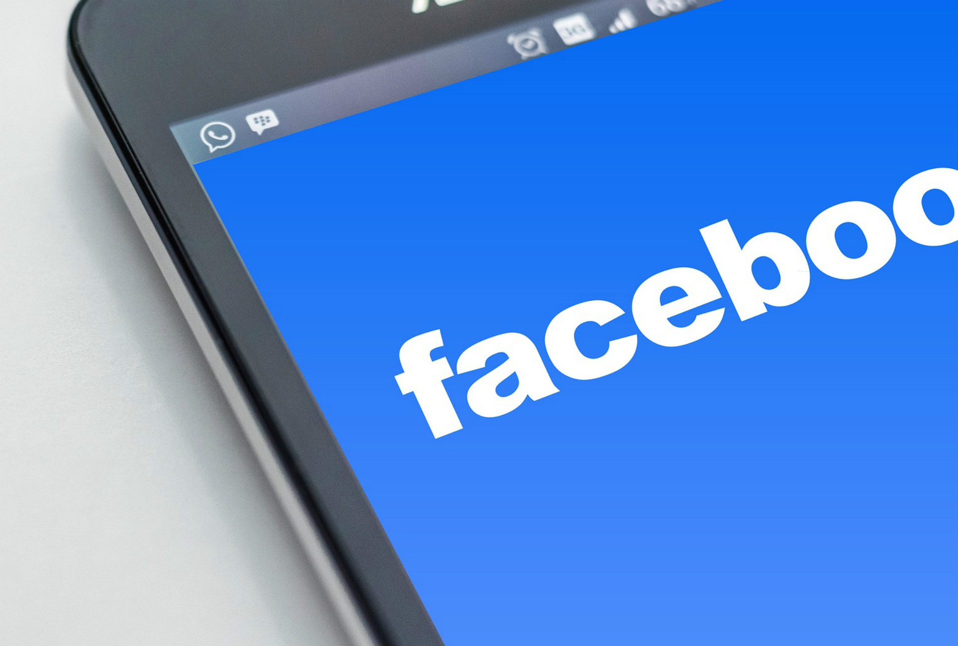 Con “un aire de teatralidad”, Facebook prohíbe aplicación inactiva desde 2012 por mal manejo de datos
